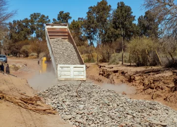 Luego del fuerte temporal, Huaco trabaja en componer las calles que se destruyeron
