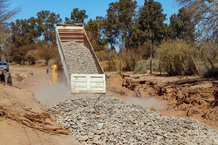 Luego del fuerte temporal, Huaco trabaja en componer las calles que se destruyeron