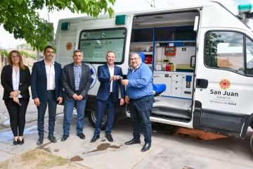 El ministro de Salud entregó una ambulancia al municipio de Ullum: el detalle de las obras que recorrió en un centro de salud El ministro de Salud entregó una ambulancia al municipio de Ullum: el detalle de las obras que recorrió en un centro de salud