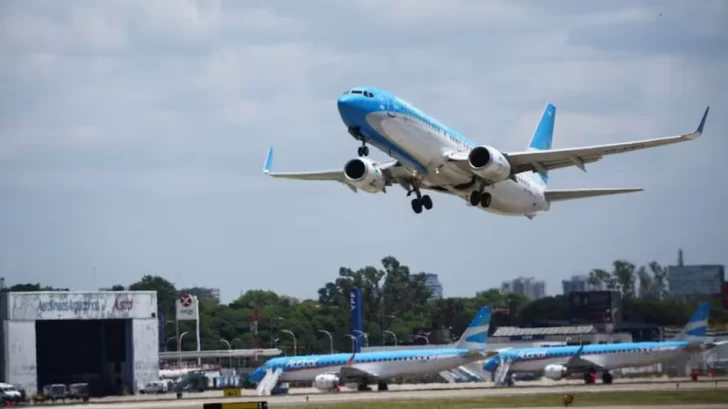 Aerolíneas Argentinas lanzó un importante descuento en vuelos dentro del país