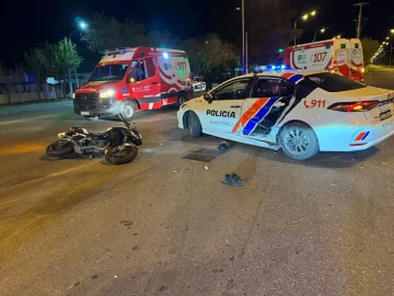 Murió un joven motociclista tras chocar contra un patrullero en Avenida Libertador Murió un joven motociclista tras chocar contra un patrullero en Avenida Libertador