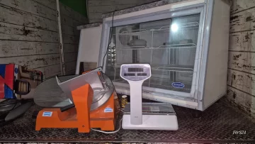 Banda de delincuentes a bordo de un camión, desvalijó un negocio cuando la propietaria estaba en el baño Banda de delincuentes a bordo de un camión, desvalijó un negocio cuando la propietaria estaba en el baño