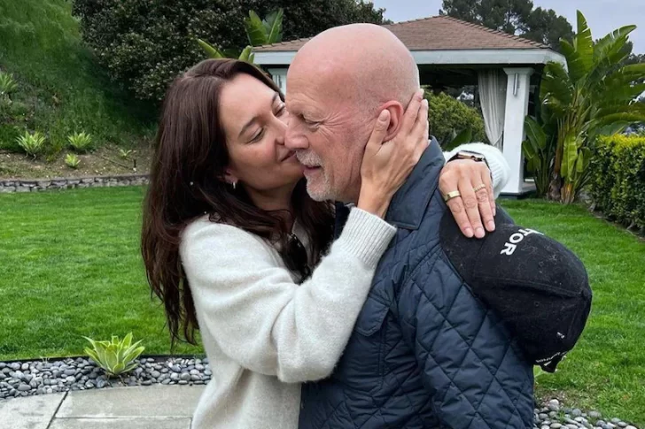 La esposa de Bruce Willis respondió a las críticas por mudar al actor a otra casa bajo cuidado profesional
