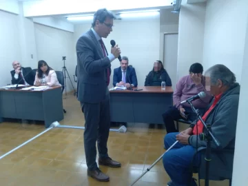 Tiene 72 años, casi no ve ni escucha y fue condenado por abusar y ofrecerle plata a su nieta para que se dejara manosear Tiene 72 años, casi no ve ni escucha y fue condenado por abusar y ofrecerle plata a su nieta para que se dejara manosear