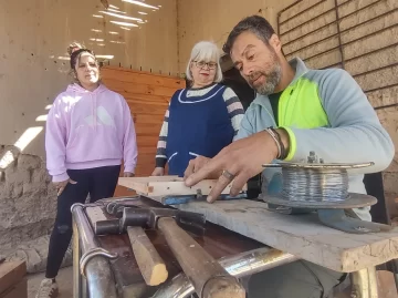 Exdocentes de Jáchal iniciaron un emprendimiento  apícola de la mano de expertos de Bosques Nativos