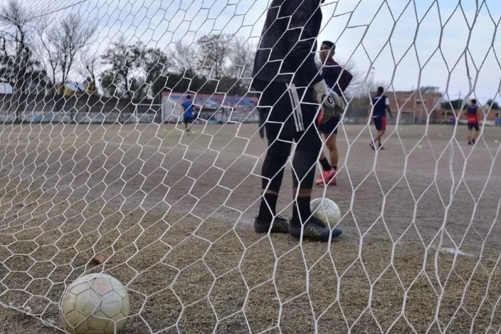 Córdoba: murieron un chico de 13 años y un hombre de 57 mientras jugaban al fútbol