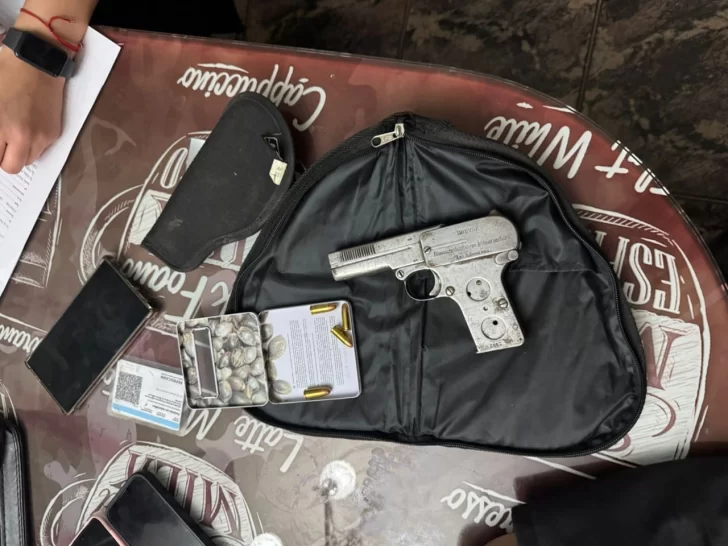 Fueron a allanar un departamento por una estafa y se toparon con un arma y 775 gramos de marihuana Fueron a allanar un departamento por una estafa y se toparon con un arma y 775 gramos de marihuana