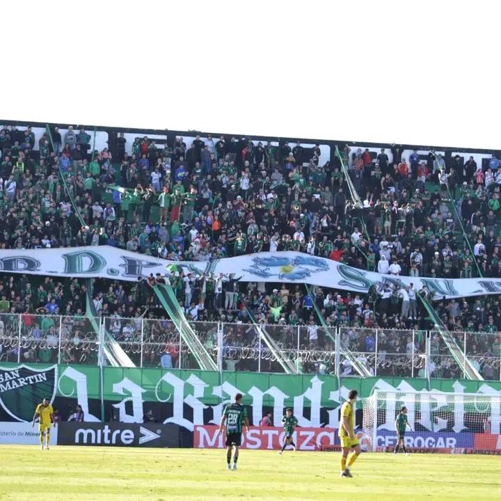 Por los recientes enfrentamientos entre facciones de la barra de San Martín, suspendieron la cena aniversario Por los recientes enfrentamientos entre facciones de la barra de San Martín, suspendieron la cena aniversario