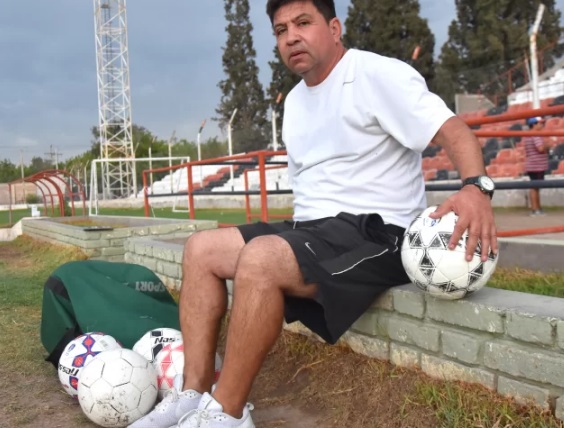 Tras la salida del Pachi Pascual, Víctor Hugo Cabello vuelve a dirigir a Alianza después de 16 años Tras la salida del Pachi Pascual, Víctor Hugo Cabello vuelve a dirigir a Alianza después de 16 años