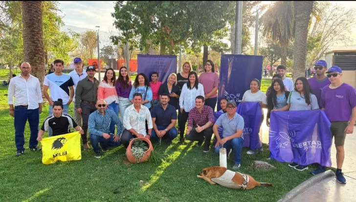 Candidatos de LLA hicieron una caminata en Pocito Candidatos de LLA hicieron una caminata en Pocito