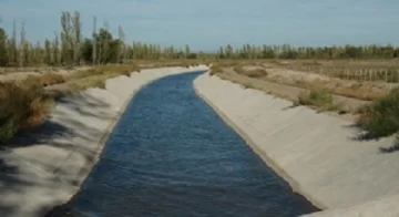 Sigue la búsqueda del hombre que cayó al Canal Céspedes: la policía cree saber su identidad Sigue la búsqueda del hombre que cayó al Canal Céspedes: la policía cree saber su identidad