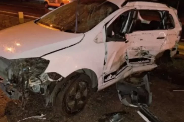 Un auto chocó de frente con un camión: dos muertos