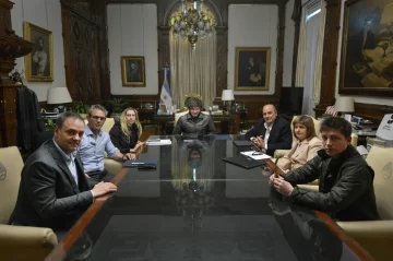 Javier Milei encabeza una nueva reunión: charla con colaboradores y, luego, graba la cadena nacional Javier Milei encabeza una nueva reunión: charla con colaboradores y, luego, graba la cadena nacional