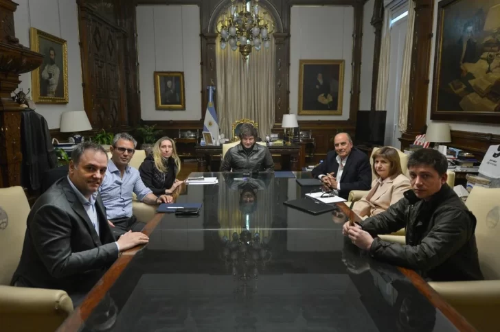 Javier Milei encabeza una nueva reunión: charla con colaboradores y, luego, graba la cadena nacional Javier Milei encabeza una nueva reunión: charla con colaboradores y, luego, graba la cadena nacional