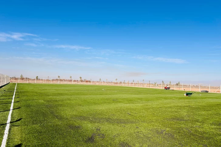 Avance para el deporte en 25 de Mayo: el próximo sábado inauguran la cancha de fútbol 11 de césped sintético