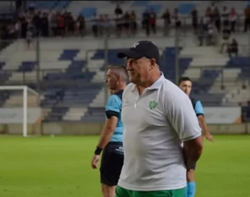 Un ex DT de Desamparados hizo un polémico posteo: “Sentimos olor feo y decidimos irnos” Un ex DT de Desamparados hizo un polémico posteo: “Sentimos olor feo y decidimos irnos”