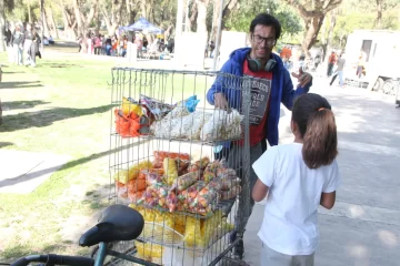 Desde Chimbas al FestiJoven con su carrito lleno de dulzura Desde Chimbas al FestiJoven con su carrito lleno de dulzura