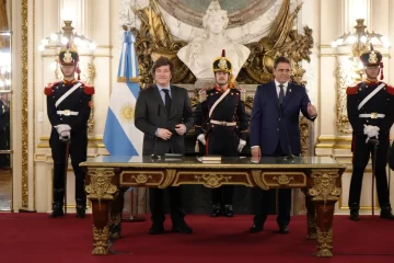 Javier Milei le tomó juramento a Lisandro Catalán como ministro del Interior Javier Milei le tomó juramento a Lisandro Catalán como ministro del Interior