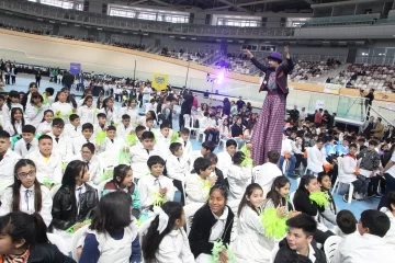 La primera entrega de netbooks a alumnos de San Juan en 10 fotos