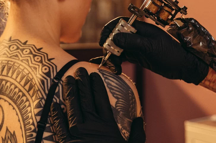 “Oeste Expo Tattoo”: 70 tatuadores desplegando todo su arte en San Juan, en vivo y en directo