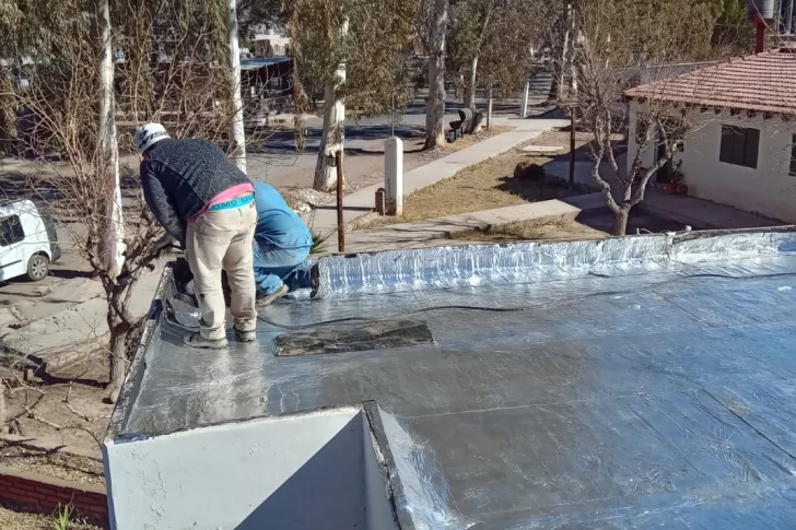 La parroquia de Zonda vende empanadas para arreglar el techo del salón que dañó el temporal de Santa Rosa