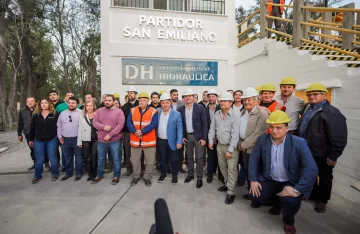 Orrego encabezó la apertura de las renovadas compuertas del Dique San Emiliano, una obra clave para el riego provincial