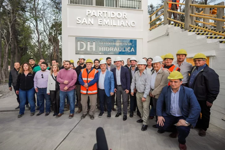 Orrego encabezó la apertura de las renovadas compuertas del Dique San Emiliano, una obra clave para el riego provincial