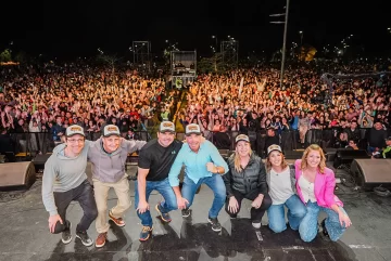El Parque de Mayo explotó con la FestiJoven: más de 20 mil personas coparon el predio