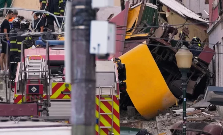 Al menos 15 personas murieron al descarrilar el funicular de Gloria, un atractivo turístico Lisboa
