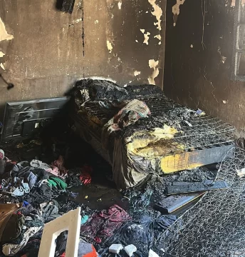 Es mamá soltera, tiene dos pequeños, uno con autismo: quedó en la calle por un incendio y urge de ayuda Es mamá soltera, tiene dos pequeños, uno con autismo: quedó en la calle por un incendio y urge de ayuda