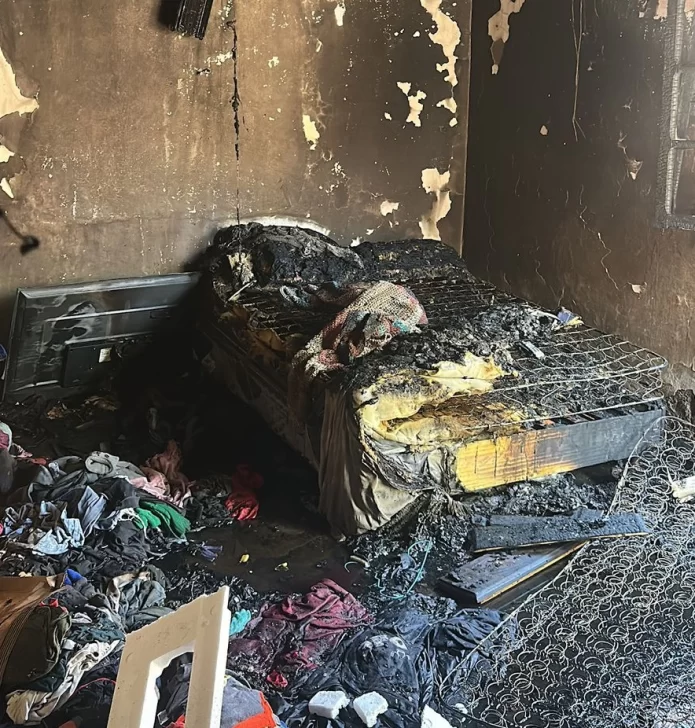 Es mamá soltera, tiene dos pequeños, uno con autismo: quedó en la calle por un incendio y urge de ayuda Es mamá soltera, tiene dos pequeños, uno con autismo: quedó en la calle por un incendio y urge de ayuda