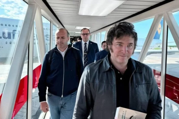 Tras el escándalo de los audios, Javier Milei suspendió su viaje a Las Vegas y viaja solo a Los Ángeles