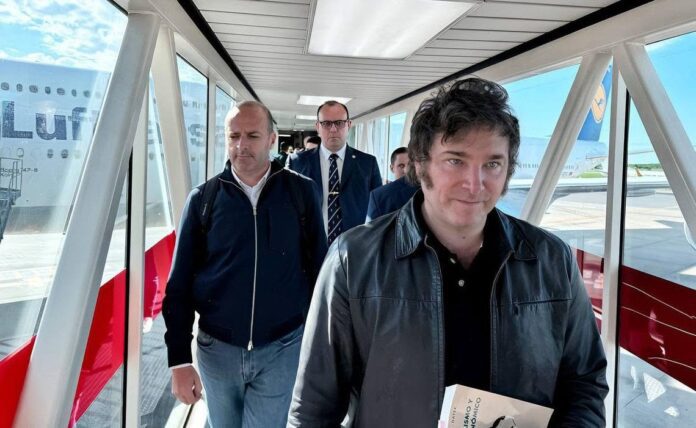 Tras el escándalo de los audios, Javier Milei suspendió su viaje a Las Vegas y viaja solo a Los Ángeles