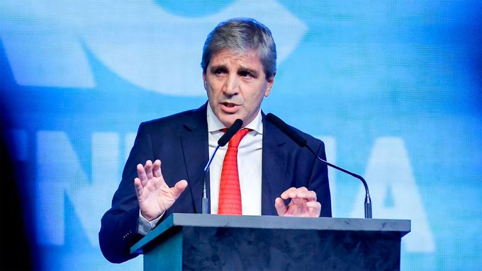 Según Luis Caputo, el Congreso “está tratando de voltear” a Javier Milei