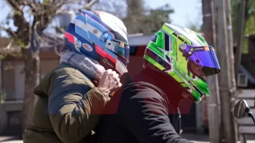 Las perlitas de las elecciones en Buenos Aires: desde un fiscal detenido a la madre de Colapinto con el casco de su hijo