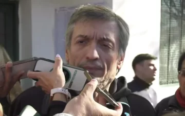 Máximo Kirchner votó en La Plata: “Me preocupa más lo que hace Caputo que lo que hace Karina Milei”