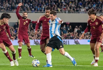 Argentina goleó 3-0 a Venezuela en el último partido oficial de local de Messi Argentina goleó 3-0 a Venezuela en el último partido oficial de local de Messi
