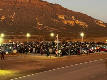 Los motoqueros coparon Valle Fértil y visitaron Ischigualasto a la luz de la luna