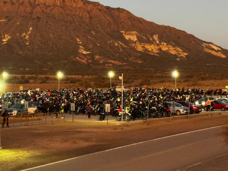 Los motoqueros coparon Valle Fértil y visitaron Ischigualasto a la luz de la luna