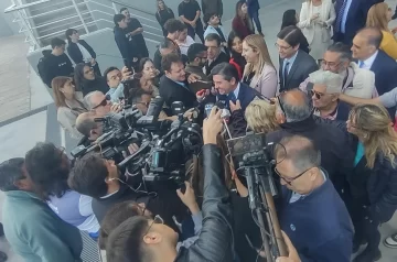 Orrego reconoció que EEUU “tiene una mirada” puesta en las inversiones chinas, pero dijo que el radiotelescopio no tiene “intereses de otra naturaleza” Orrego reconoció que EEUU “tiene una mirada” puesta en las inversiones chinas, pero dijo que el radiotelescopio no tiene “intereses de otra naturaleza”