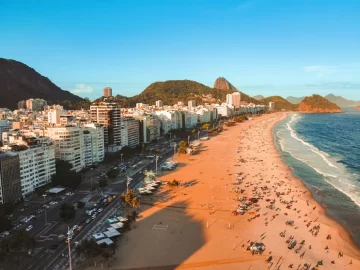 Vacaciones de verano 2026: cómo estarán los precios en la Costa Atlántica y en Brasil