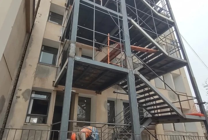 Dieron a conocer el estado de salud del obrero que cayó del 4to piso del edificio 9 de Julio