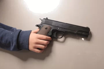 Revuelo en un colegio sanjuanino por un alumno que llevó un “arma” Revuelo en un colegio sanjuanino por un alumno que llevó un “arma”