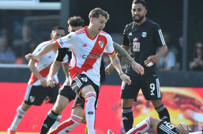 River perdió 2-1 ante Deportivo Riestra en el Monumental