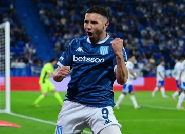 A días de llegar a San Juan, Vélez cayó ante Racing, en la ida de cuartos de final de la Copa A días de llegar a San Juan, Vélez cayó ante Racing, en la ida de cuartos de final de la Copa