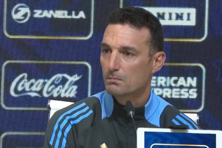 Las lágrimas de un periodista conmovieron a Scaloni en conferencia: “Me diste la alegría más grande de mi vida”