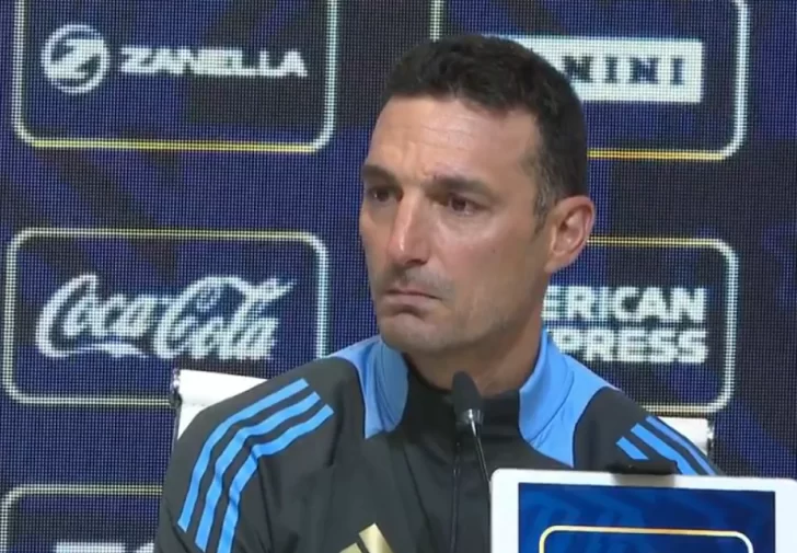 Las lágrimas de un periodista conmovieron a Scaloni en conferencia: “Me diste la alegría más grande de mi vida”