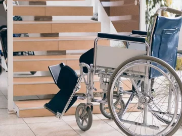 Una mujer de 95 años mató a su compañera del asilo con el pedal de su silla de ruedas Una mujer de 95 años mató a su compañera del asilo con el pedal de su silla de ruedas