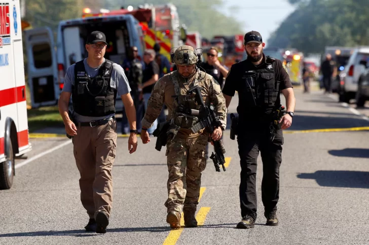 Tiroteo e incendio en una iglesia en Michigan: hubo nueve heridos y el atacante fue abatido