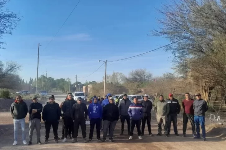 Vecinos de Guandacol cortaron una ruta del proyecto sanjuanino Vicuña